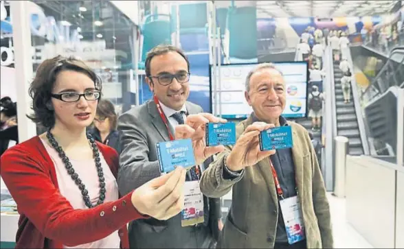  ?? CÉSAR RANGEL ?? Mercedes Vidal, Josep Rull y Antoni Poveda presentan la T-Mobilitat en el Mobile World Congress