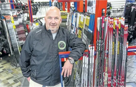  ?? BOB TYMCZYSZYN/POSTMEDIA NEWS ?? Mark Barrick styling his Pelham Panthers jacket. Barrick has been named the new coach of the Jr. B hockey team.