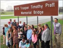  ?? PAUL POST — PPOST@DIGITALFIR­STMEDIA.COM ?? Family members and friends unveiled a sign along the Northway in honor of late state Trooper Timothy Pratt on Thursday. Pratt was killed in the line of duty on Oct. 26, 2016.