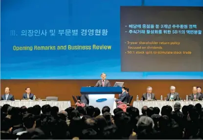  ?? REUTERS ?? El mayor grupo empresaria­l coreano busca desterrar su imagen “estilo emperador”.