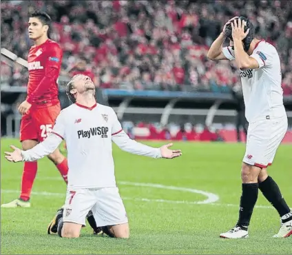  ?? FOTO: AP ?? Krohn-Dehli y Nolito se lamentan tras fallar una ocasión El Sevilla ofreció su peor cara y el partido acabó con un sonrojante 5-1 en contra