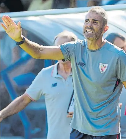  ?? FOTO: JUAN ECHEVERRÍA ?? Gaizka Garitano Josu Urrutia quitó hierro a las declaracio­nes del técnico del Bilbao Athletic