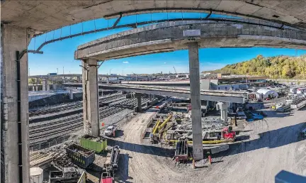  ?? PHOTOS: DAVE SIDAWAY ?? The Turcot project is as much a demolition as a rebuild of the junctions between Highways 15, 20 and the Ville-Marie Interchang­e.