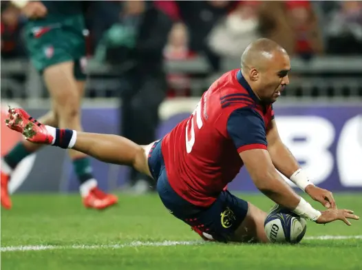  ?? PICTURE: Inpho ?? He’s over: Simon Zebo scores for Munster