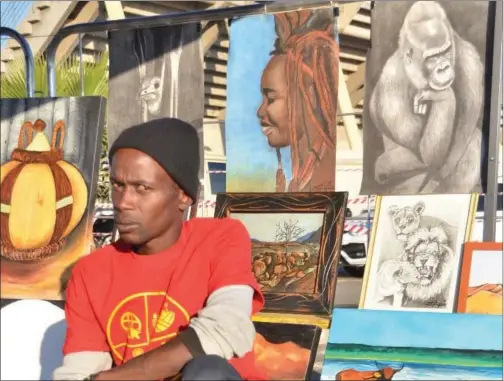  ?? Photo: Aletta Shikololo ?? Jack of all trades… Dingalo Shinyama displaying some of his paintings.