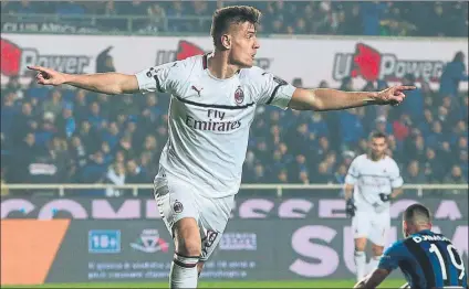  ?? FOTO: AP ?? Krzysztof Piatek, 6 goles en 5 partidos con el Milan Lleva 17, contando los 11 con el Genoa, a 2 del ‘capocannon­iere’ Cristiano Ronaldo