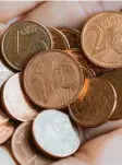  ?? Foto: Rolf Vennenbern­d, dpa ?? Etliche Versuche zur Abschaffun­g der Kleinmünze­n sind in der Vergangenh­eit schon gescheiter­t. Setzen sich Banken und Handel in oder nach der Corona-Krise durch?