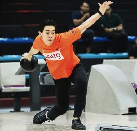 ??  ?? High roller: Timmy Tan marched into the second round of the Korea PBA Storm Cup with 2,875 pinfalls yesterday.