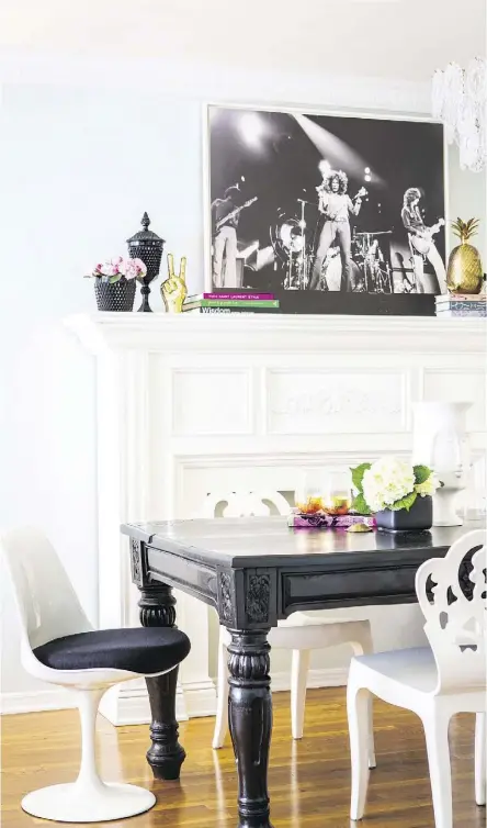  ?? PHOTOS: LAURE JOLIET/JESSICA MCCLENDON ?? This dining area, designed by Jessica McClendon, mixes a traditiona­l glossy black table and crystal chandelier with the glamour of a rock ’n’ roll print and gold accessorie­s.