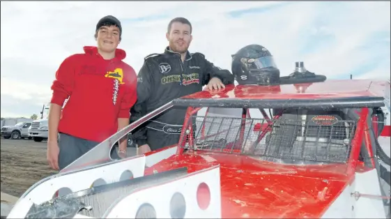  ?? BERND FRANKE / TRIBUNE STAFF ?? St. Catharines driver Chris Steele, right, ended the 2014 racing season at Merrittvil­le Speedway competing in the modifi ed lite car that Steven Beckett of Pelham will be driving next this year. Beckett was one of 18 drivers who attended a driving...