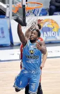  ??  ?? Potente Kelvin Martin, 29 anni, con la maglia della Vanoli dove ha giocato la scorsa stagione