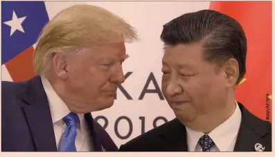  ??  ?? Le président Donald Trump a répondu par une politique de confrontat­ion. Pendant ce temps, Xi Jinping oscille entre sinistres
appels à l’autonomie nationale un jour, et hymnes à la gloire de la mondialisa­tion le lendemain.
