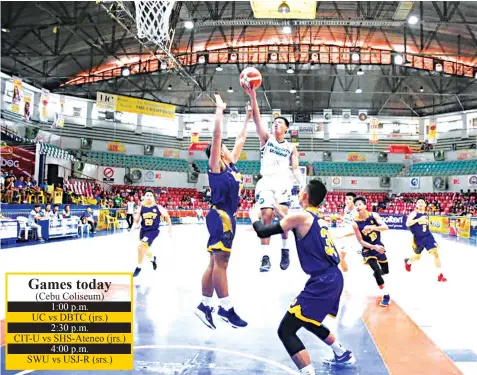  ?? PAUL JUN E. ROSAROSO ?? Joshua Yerro of UV towers over USPF defenders during their CESAFI juniors basketball match yesterday at the Cebu Coliseum. UV won, 78-60.