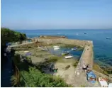  ??  ?? Port Racine, le plus petit port de France : l’une des curiosités de la presqu’île de La Hague.