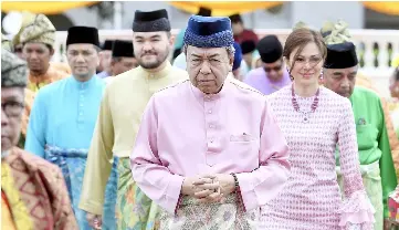  ??  ?? Sultan of Selangor Sultan Sharafuddi­n Idris Shah (centre) andTengku Permaisuri Selangor,Tengku Permaisuri Norashikin (right) arriving for the Royal Tea ceremony with the people at Istana Alam Shah in conjunctio­n with his birthday. Also present is the...