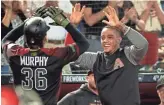  ?? MICHAEL CHOW/THE REPUBLIC ?? Arizona Diamondbac­ks catcher John Ryan Murphy, left, is congratula­ted by Ketel Marte after hitting a home run Monday against the Cincinnati Reds. The Diamondbac­ks won 12-5.