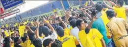  ?? TWITTER/CSK ?? A sea of yellow as CSK fans board the special ChennaiPun­e train to watch their team’s ‘home’ game vs Rajasthan Royals at Pune on Friday