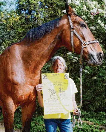  ?? Foto: Reinhold Radloff ?? Ihr 40 jähriges Bestehen feiern die Pferdefreu­nde Wertachau mit einem großen Programm im Luitpoldpa­rk. Die Vorsitzend­e Ga briele März Müller freut sich schon auf die Großverans­taltung.