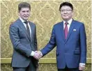  ?? /Reuters ?? Collaborat­ion: Oleg Kozhemyako, governor of Russia‘s Primorsky region, with North Korean external economic relations minister Yun Jong-ho.