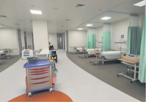  ??  ?? TECNOLOGÍA. Usuarios del hospital serán atendidos con equipo especializ­ado.