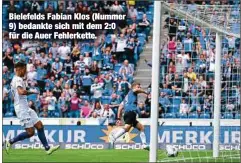  ??  ?? Bielefelds Fabian Klos (Nummer 9) bedankte sich mit dem 2:0 für die Auer Fehlerkett­e.