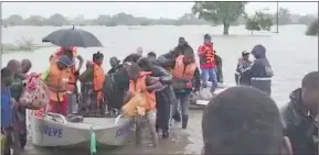  ?? (Courtesy pic) ?? Commuters alighting from the speedboat used to cross the flooded road between Lomahasha and Matola in Mozambique.