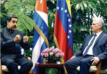  ??  ?? HEREDEROS. Miguel Díaz-Canel y Maduro. El venezolano no acusa los golpes e insiste con su retórica revolucion­aria, mientras que el cubano se muestra más medido.