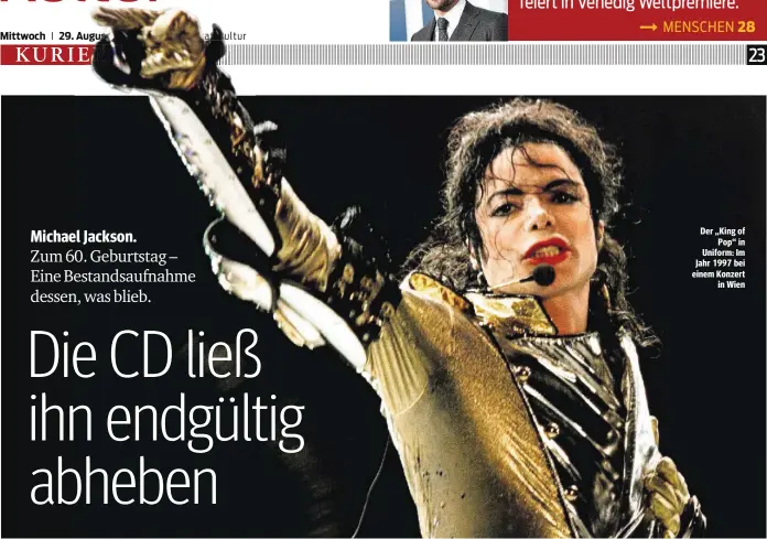  ??  ?? Der „King of Pop“in Uniform: Im Jahr 1997 bei einem Konzert in Wien