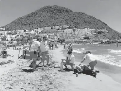  ?? DIARIO DE ALMERÍA ?? Un simulacro de rescate realizado en la playa de San José en Níjar.