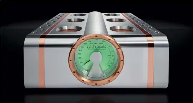  ??  ?? Das Maximum des Vorstellba­ren: Die Relentless­Endstufe bringt 220 Kilogramm auf die Waage. Die zentrale Anzeige kokettiert mit dem Schweizer Uhrenbau.