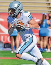  ?? JIM THOMPSON/JOURNAL ?? Future UNM Lobo Luke Wysong scores on one of his five touchdown receptions Saturday for Cleveland, which thrashed Las Cruces at University Stadium.