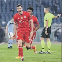  ?? MAURIZIO BRAMBATTI
/ EFE ?? Atento. Robert Lewandowsk­i aprovechó un error rival para abrir el marcador.