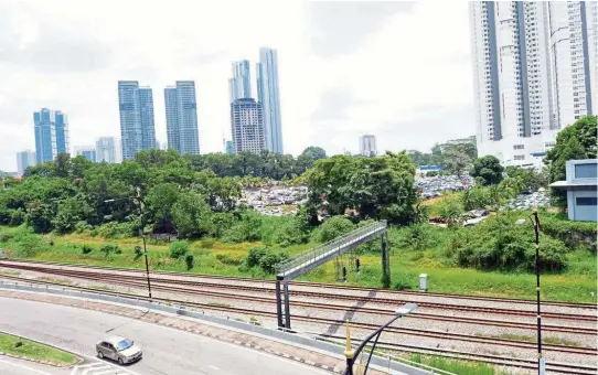  ??  ?? Major developmen­t: A view of the proposed Rapid Transit System project area in Johor Baru.