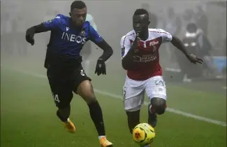  ?? (Photo AFP) ?? Dan Ndoye devrait profiter de la large revue d’effectif opérée ce soir pour connaître sa première titularisa­tion en Coupe d’europe, après une apparition dans le onze à Bordeaux (-).