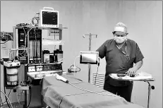  ?? Valeria heredia/el comercio ?? • Los quirófanos del Centro de Cirugía Mayor Ambulatori­o tiene equipos para operacione­s como hernias.