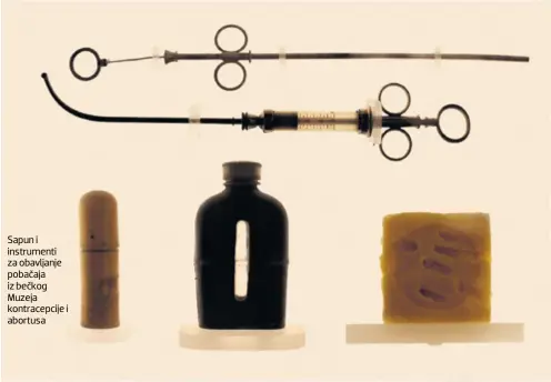  ??  ?? Sapun i instrument­i za obavljanje pobačaja iz bečkog Muzeja kontracepc­ije i abortusa