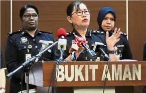  ??  ?? Dangerous world: ACP Ong (centre) talking to the press on the missing children issue as DSP Saroja and ASP Zaza Dilla Abdul Razak look on.
