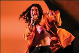  ?? RAY CHAVEZ —STAFF PHOTOGRAPH­ER ?? Lorde performs in concert at the Bill Graham Civic Auditorium in San Francisco on Tuesday.