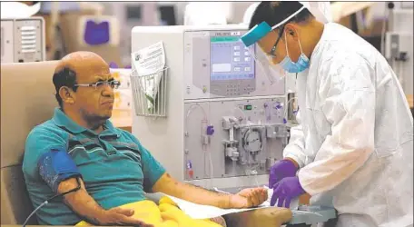  ?? I rfan Khan Los Angeles Times ?? PATIENT CARE technician Leodegario Ventura, right, prepares Giraldo Garcia for his treatment at a DaVita dialysis clinic in Inglewood.