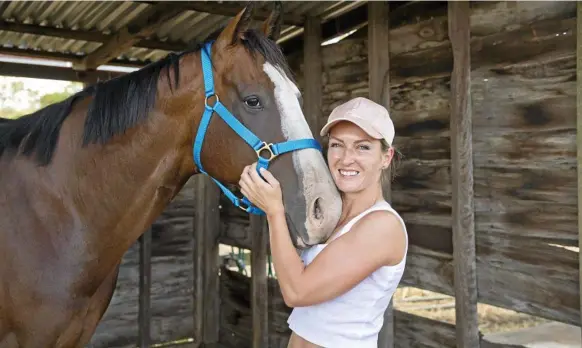  ?? Photo: Kevin Farmer ?? FULL CIRCLE: Former race horse Apache Boom has arrived in Toowoomba to be reunited with jockey Skye Bogenhuber who bred and sold the five-year-old gelding four years ago.