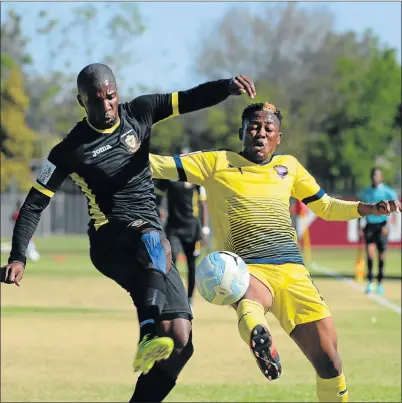  ?? Picture: FILE ?? CROSSING FINGERS: Mthatha Bucks coach Ian Palmer hopes Mashale Rantabane, left, would be ready to play in the game against Royal Eagles today as he was not feeling too well yesterday