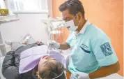  ??  ?? Joel Cortés es dentista, trabaja de ocho de la mañana a ocho de la noche entre semana, pero los martes se une a los cletos.