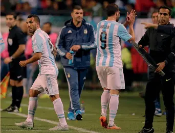  ?? AP ?? Fuori Higuain e dentro Tevez, l’altra notte nell’Argentina contro la Giamaica: Carlitos però ha deluso