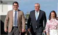  ?? GETTY IMAGES ?? Prime Minister Scott Morrison, second left, and wife Jenny Morrison, right, visit a residentia­l property under constructi­on at a housing estate in Jindalee, which is in the electorate of Pearce, in Perth, yesterday.