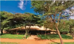  ??  ?? LA TANA Cottars 1920s Safari Camp, in Kenya, è tra i posti preferiti dalla designer per un safari in Africa.