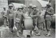  ??  ?? ABOVE: African American soldiers of the US Army distribute food rations at their base in Northern Ireland