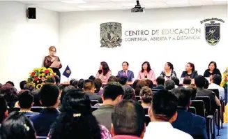  ??  ?? La directora del Centro, Irma Yolanda Ortiz Acosta, felicitó a los egresados.