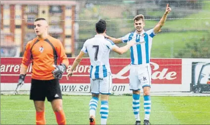  ?? FOTO: UNCITI ?? Peru Ruiz celebra uno de los dos goles que logró ante el Pamplona