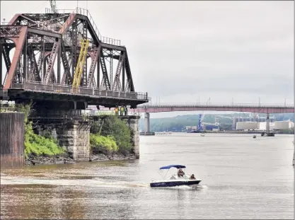  ?? John Carl D'annibale / Times Union archive ?? The Livingston Avenue Bridge spans the Hudson River between Albany and Rensselaer.