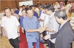  ??  ?? Musa being greeted as he arrives to the event with Ismail Sabri.